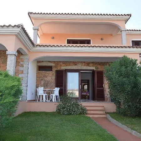 Lu Fraili فندق سان تيودورو